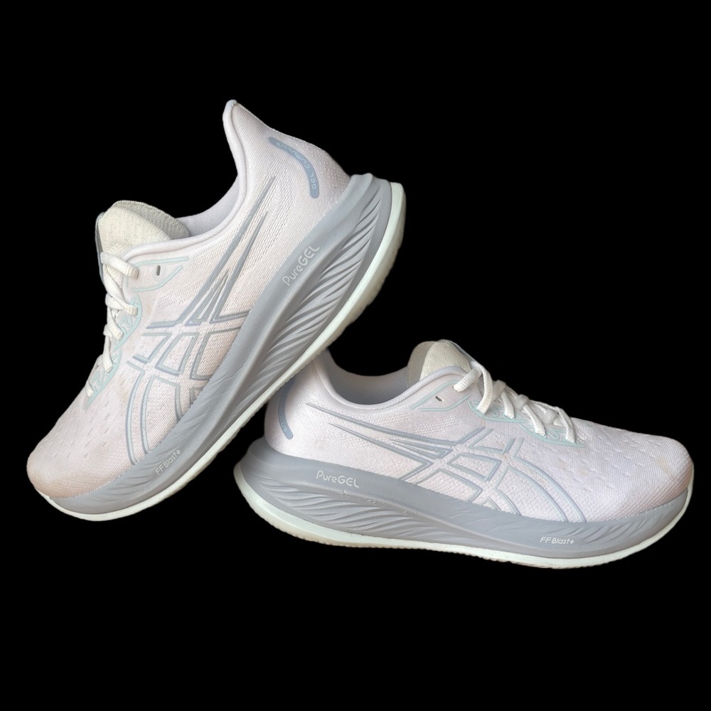 ASICS GEL-CUMULUS 26  White and Gray Athletic Runners Men’s size 10.5D EUC